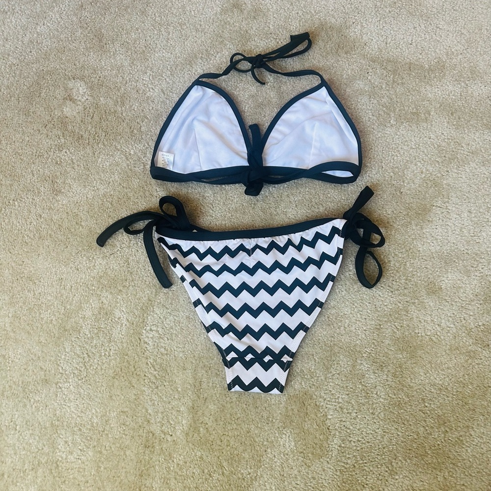 Sable 
Black and White Bikini Set - Picture 2 of 9